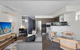 Chic 2-Bed Apartment & 5 Minutes Walk To Qpac